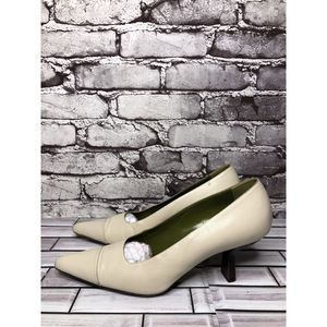 Gucci Ivory Leather Pointed Toe Cap Toe Pumps Dress Heels Women Sz 9.5M US/40EU